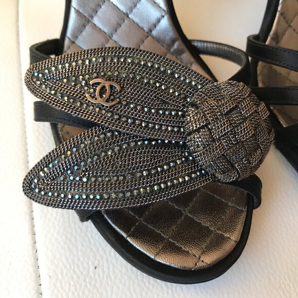 CHANEL BLACK SATIN SLINGBACKS CC LOGO CAMELLIA PETALS 38.5 CHAIN STRASS WEDDING - Picture 11 of 16